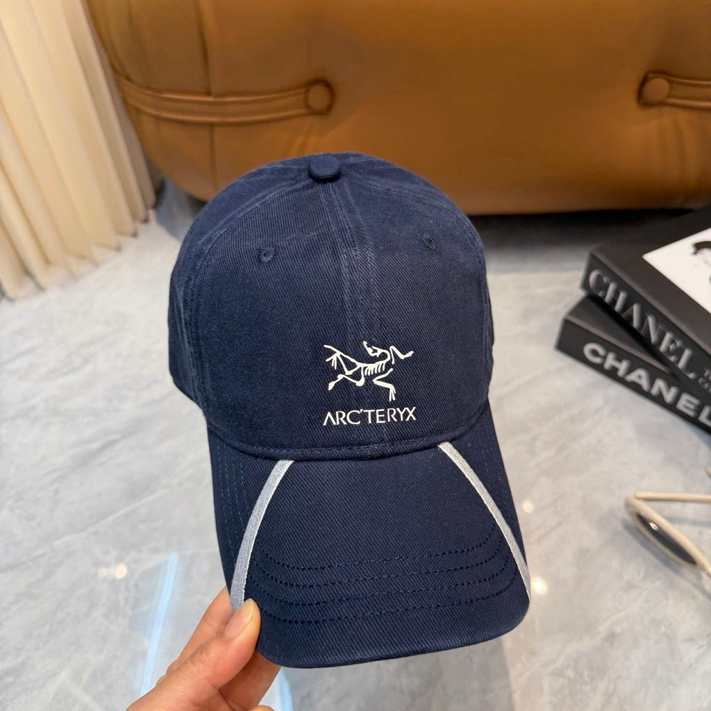 Minimalist Unisex Baseball Cap with Dust Bag