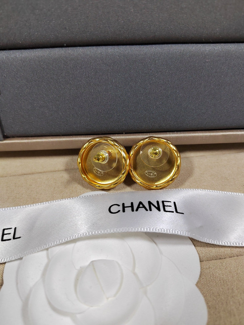 18K  Chanel Round Pearl Earrings