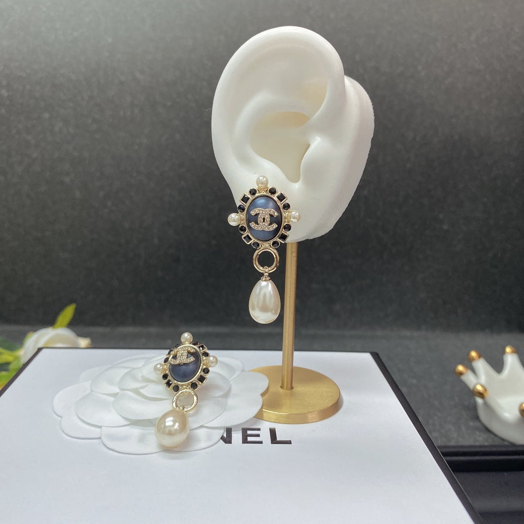 18K  Chanel Pearl Pendant Earrings