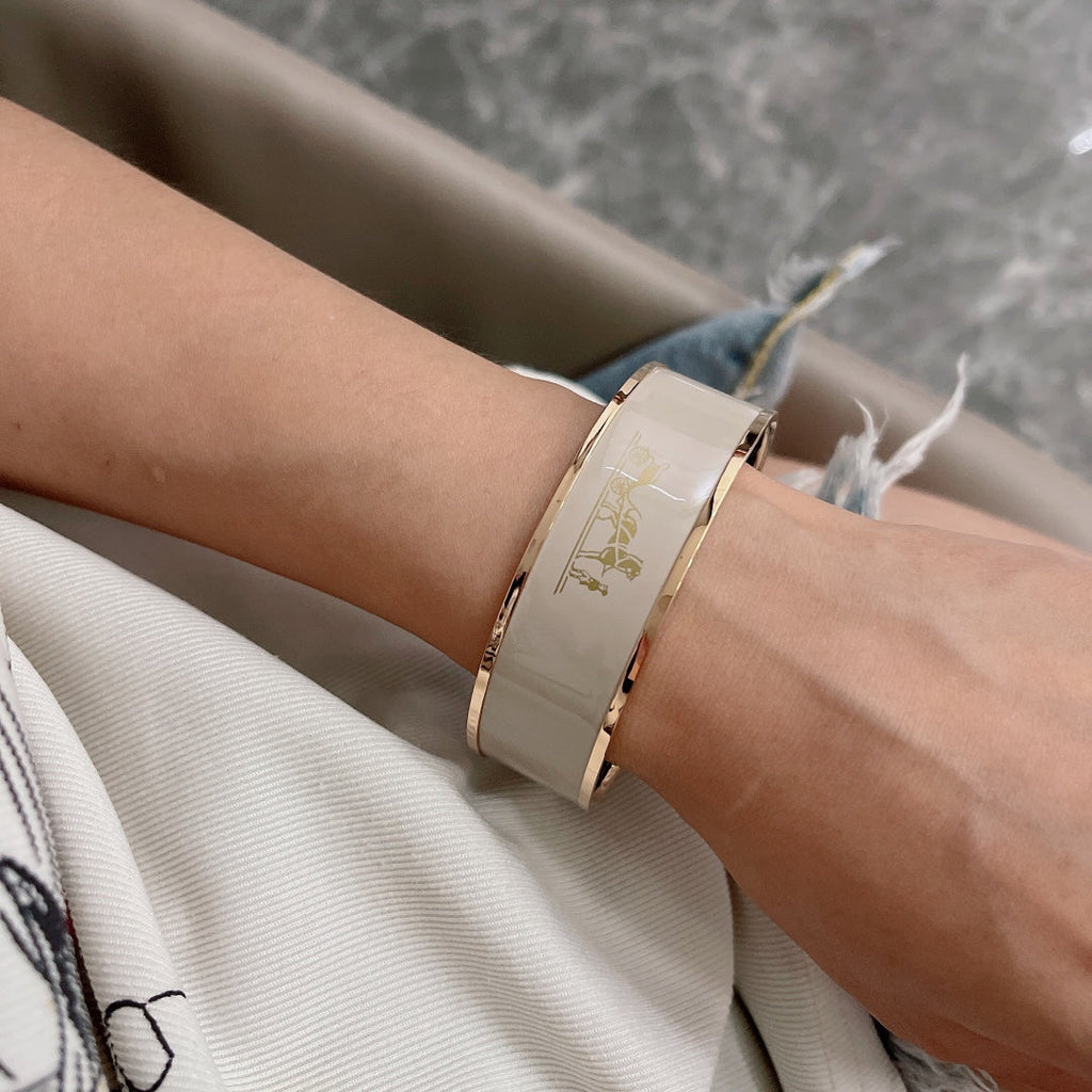 18K Enamel Cal¨¨che Wide Bangle Hermes Bracelet