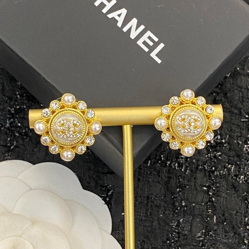 18K  Chanel Pearls Earrings